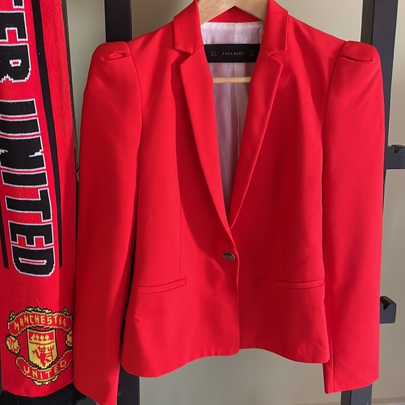 Super gorgeous deep red blazer. Wardrobe Quintessential - Picture 4 of 12